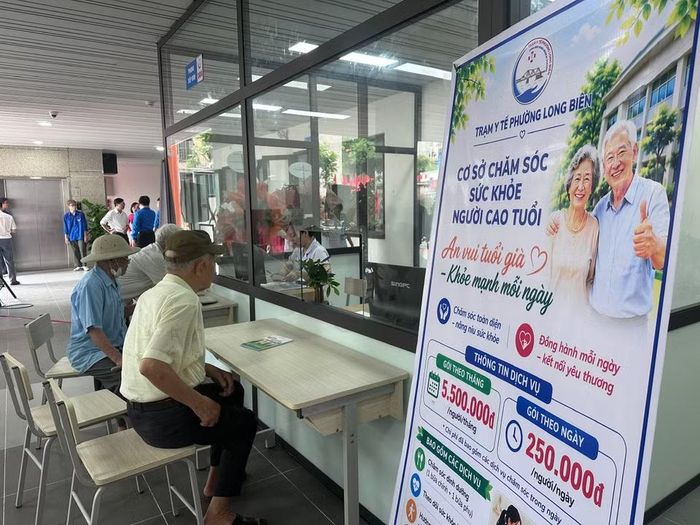 Trong bối cảnh quá trình đô thị hóa diễn ra nhanh, cấu trúc gia đình thay đổi, nhu cầu được chăm sóc, hỗ trợ và kết nối cộng đồng của người cao tuổi ngày càng trở nên rõ nét. (Ảnh: Thùy Giang/Vietnam+)