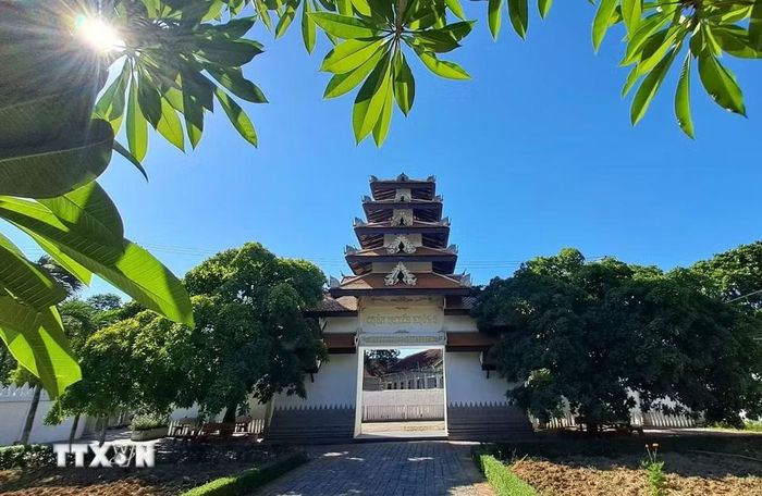 Cổng chùa Huyền Không ở thành phố Huế. (Ảnh: Nguyên Lý/TTXVN)