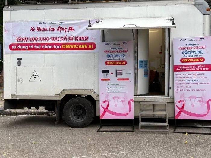 Xe khám sàng lọc ung thư cổ tử cung lưu động. (Ảnh: PV/Vietnam+)