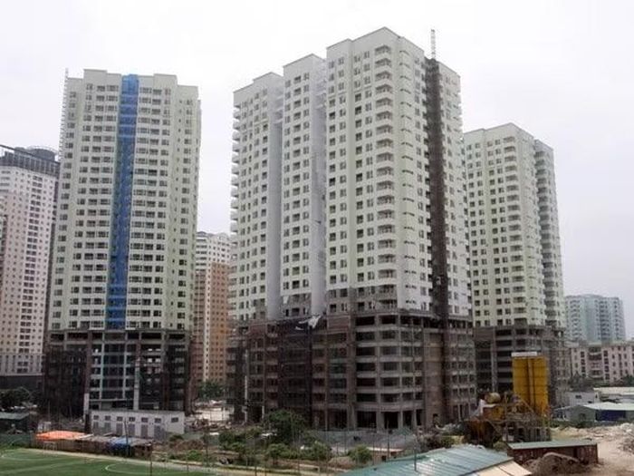 Các chuyên gia việc dòng vốn tín dụng được mở rộng vào các lĩnh vực như bất động sản, chứng khoán cũng đòi hỏi công tác thẩm định và giám sát chất lượng tín dụng được thực hiện chặt chẽ hơn. (Ảnh: TTXVN)