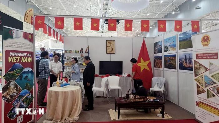 Gian hàng của Việt Nam tại Hội chợ Quốc tế Algiers 2026. (Ảnh: Mạnh Hùng/TTXVN)