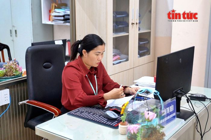 Sau gần 15 năm công tác tại cơ sở, chị Thân Thị Diệu tiếp tục có cơ hội gắn bó với công việc phục vụ người dân khi được tuyển chọn vào đội ngũ công chức.