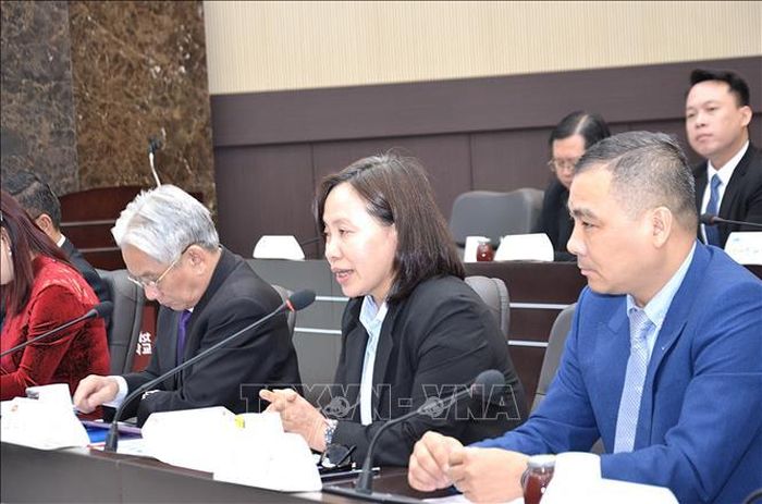 Đại diện Đại sứ quán Việt Nam phát biểu tại buổi thảo luận.