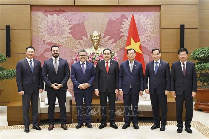 Chủ tịch Quốc hội Trần Thanh Mẫn với đại biểu. Ảnh: Doãn Tấn/TTXVN