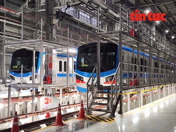 Khu nhà xưởng rộng khoảng 4.000 m2 để bảo trì, sửa chữa các đoàn tàu.