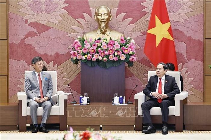 Chủ tịch Quốc hội Trần Thanh Mẫn tiếp Đại sứ Đặc mệnh toàn quyền Cộng hòa Ấn Độ tại Việt Nam Tshering W. Sherpa. Ảnh: Doãn Tấn/TTXVN