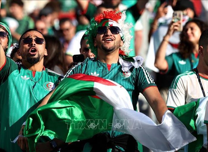Các cổ động viên đội tuyển Algeria. Ảnh: THX/TTXVN