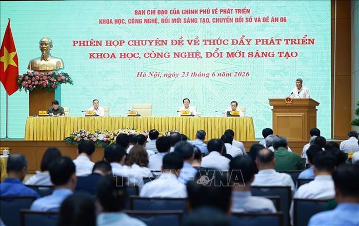Thủ tướng Lê Minh Hưng, Trưởng Ban Chỉ đạo chủ trì Phiên họp chuyên đề về thúc đẩy phát triển khoa học, công nghệ, đổi mới sáng tạo. Ảnh: Dương Giang/TTXVN