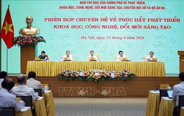 Thủ tướng Lê Minh Hưng, Trưởng Ban Chỉ đạo chủ trì Phiên họp chuyên đề về thúc đẩy phát triển khoa học, công nghệ, đổi mới sáng tạo. Ảnh: Dương Giang/TTXVN