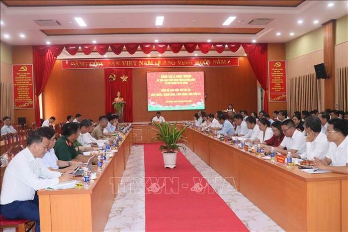 Quang cảnh buổi làm việc của Ủy viên Trung ương Đảng, Bí thư Thành ủy Đà Nẵng Lê Ngọc Quang với 4 xã Tiên Phước, Thạnh Bình, Lãnh Ngọc và Sơn Cẩm Hà.