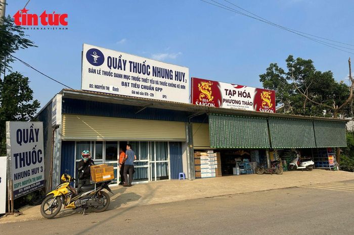 Khu vực trường học cách quầy thuốc gần nhất 1 km.