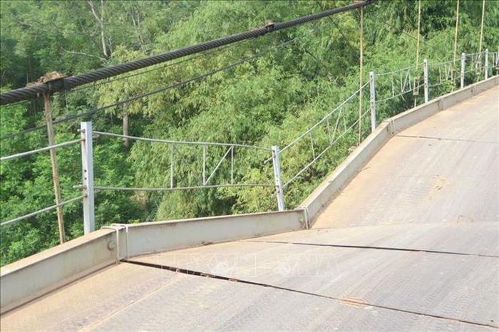 Hiện trạng cầu treo Vĩnh Hảo, thôn Thọ Quang, xã Vĩnh Tuy (Tuyên Quang) chiều 23/6. Ảnh: TTXVN phát