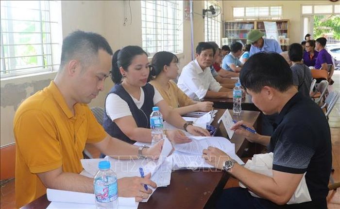 Xã Hồng Vân đã tổ chức chi trả tiền bồi thường, hỗ trợ giải phóng mặt bằng phục vụ Dự án Khu đô thị thể thao quốc tế Hà Nội cho các hộ dân thuộc 3 khu dân cư: Xóm 4 thôn Phương Quế, thôn Duyên Trường và thôn Xâm Dương 3.