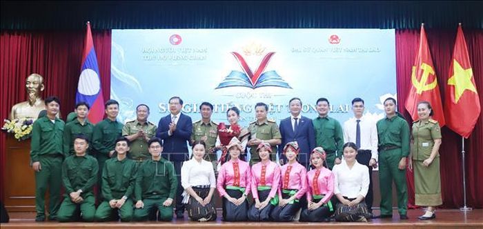 Đội Học viện Chính trị Công an Lào giành giải Nhất toàn đoàn. Ảnh: Xuân Tú/PV TTXVN tại Lào