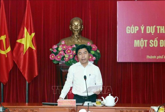 Ông Võ Hoàng Ngân, Phó Trưởng đoàn Đại biểu Quốc hội Thành phố Hồ Chí Minh chủ trì Hội nghị.