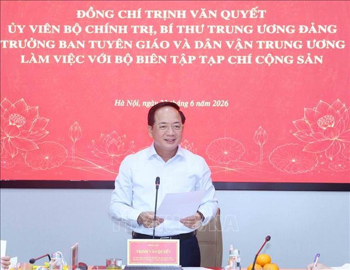 Đồng chí Trịnh Văn Quyết, Ủy viên Bộ Chính trị, Bí thư Trung ương Đảng, Trưởng Ban Tuyên giáo và Dân vận Trung ương phát biểu chỉ đạo buổi làm việc. Ảnh: Phương Hoa/TTXVN