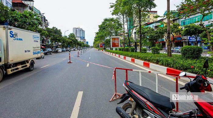 Trước đó, khu vực rào chắn phục vụ thi công nhà ga S3 thuộc tuyến metro số 5 Văn Cao - Hòa Lạc đã được thiết lập từ đầu tháng 6/2026.