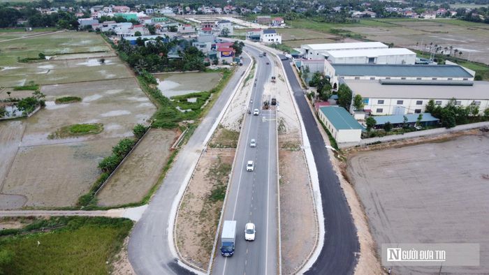 Cầu vượt đường sắt có chiều dài khoảng 1km.