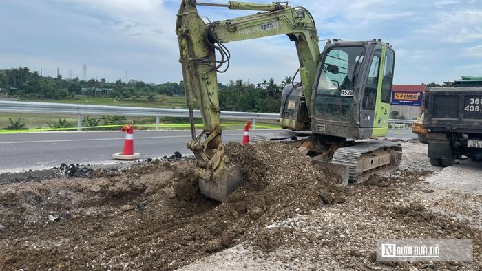 Các lớp mặt bê tông nhựa hư hỏng phải được cắt lớp, thay thế.