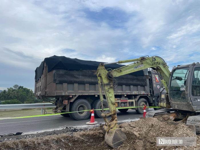 Quốc lộ 45 cũng là tuyến đường có lưu lượng giao thông dày đặc mỗi ngày, nhiều xe trọng tải lớn.