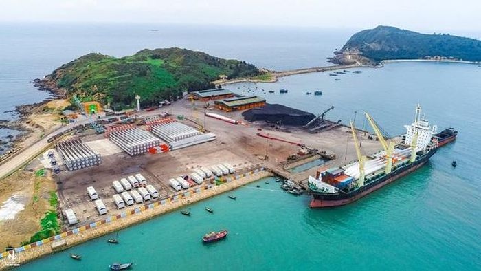 Khu vực cảng biển Hòn La.