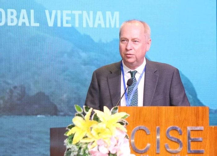 GS.TS Andrew Hardy - Viện Viễn Đông Bác cổ Pháp, phát biểu đề dẫn hội thảo.