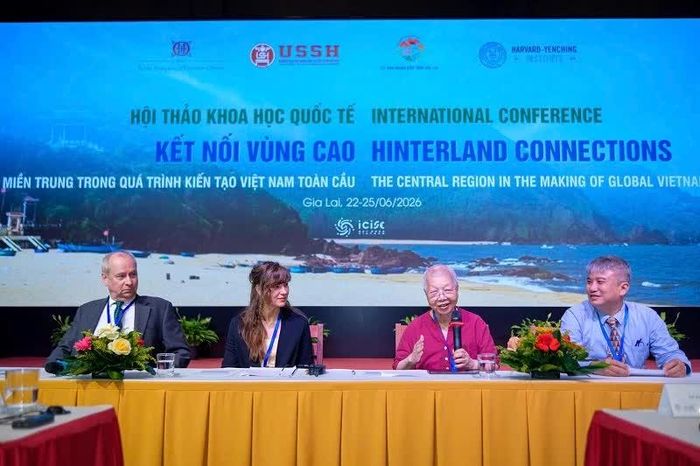 Các nhà khoa học trong nước và quốc tế tham gia thảo luận.