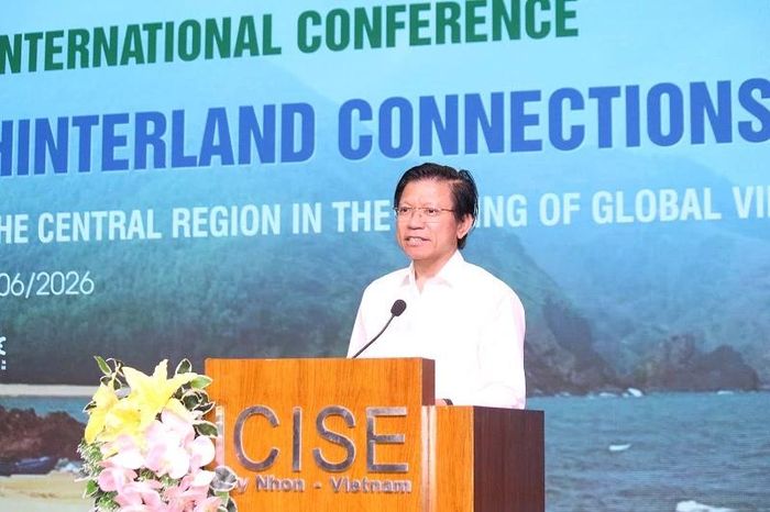 GS.TS Hoàng Anh Tuấn - Hiệu trưởng Trường Đại học Khoa học Xã hội và Nhân văn, phát biểu khai mạc hội thảo.