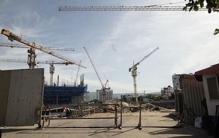 Dự án bao gồm 7 khối căn hộ cao từ 24 đến 29 tầng + 2 tầng hầm; cung cấp khoảng 1.710 căn hộ cao cấp với pháp lý sở hữu lâu dài.