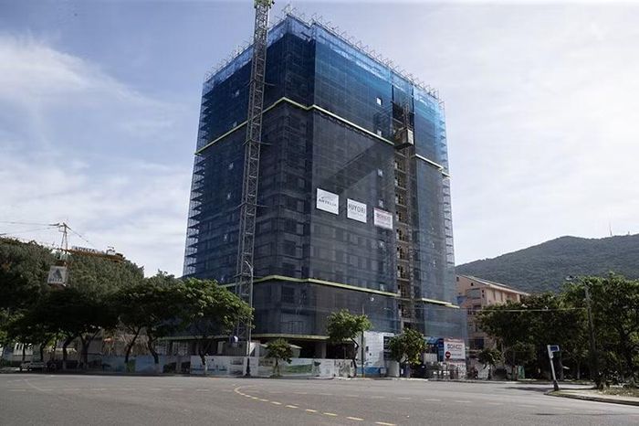 Dự án HIYORI Aqua Tower (hay Chung cư Tháp Đại Dương) là dự án căn hộ cao cấp chuẩn Nhật Bản do liên doanh Công ty TNHH MTV Sun Frontier Đà Nẵng phát triển. Dự án tọa lạc tại lô số 03, khu A2-1, đường Lê Đức Thọ, phường Sơn Trà, TP Đà Nẵng. Dự án khởi công vào tháng 9/2024, đến nay đã xây dựng đến tầng 16, dự kiến hoàn thành và bàn giao vào Quý II/2027.