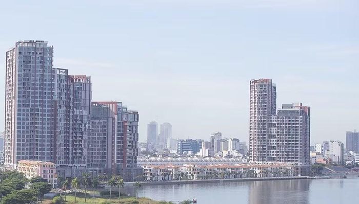 Ngoài các dự án nói trên, phải kể đến các dự án ven sông Hàn của Sun Group tại Đà Nẵng tập trung vào phân khúc bất động sản cao cấp, sở hữu vị trí đắc địa dọc bờ sông Hàn gồm: Sun Symphony Residence, Sun Ponte Residence... đang trong giai đoạn hoàn thiện.
