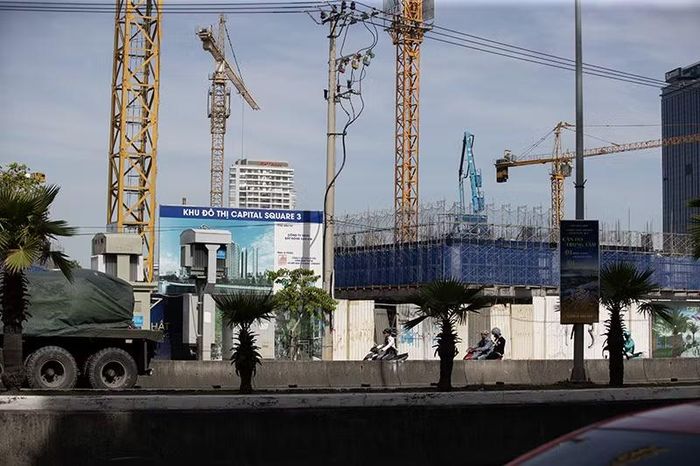 Dự án khởi công vào tháng 9/2024, hiện đã xây dựng đến tầng 7-9 và dự kiến hoàn thành vào Quý I/2027, với giá bán dao động từ 70-120 triệu đồng/m2.
