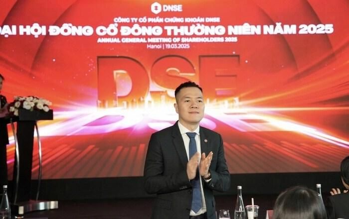 Ông Nguyễn Hoàng Giang, Chủ tịch HĐQT DNSE, tại đại hội đồng cổ đông thường niên 2025. (Ảnh: DNSE).