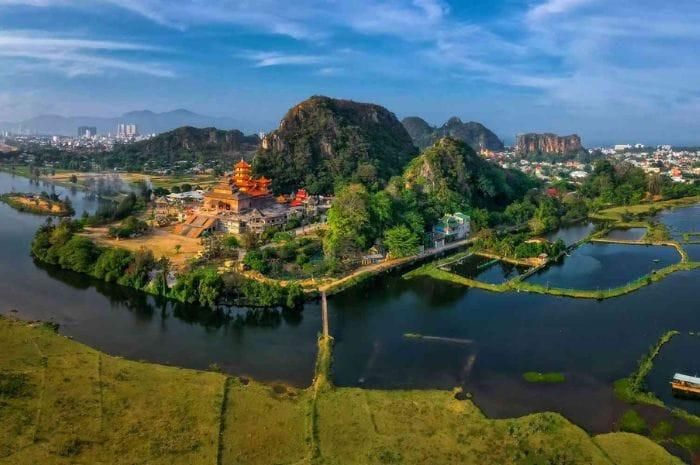 Cảnh đẹp sông nước, núi non ở Đà Nẵng - quê hương thứ 2 của Hoa hậu Tiểu Vy.