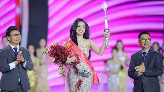 Hà Trúc Linh đăng quang Hoa hậu Việt Nam 2024 (Nguồn: Hoa hậu Việt Nam 2024)