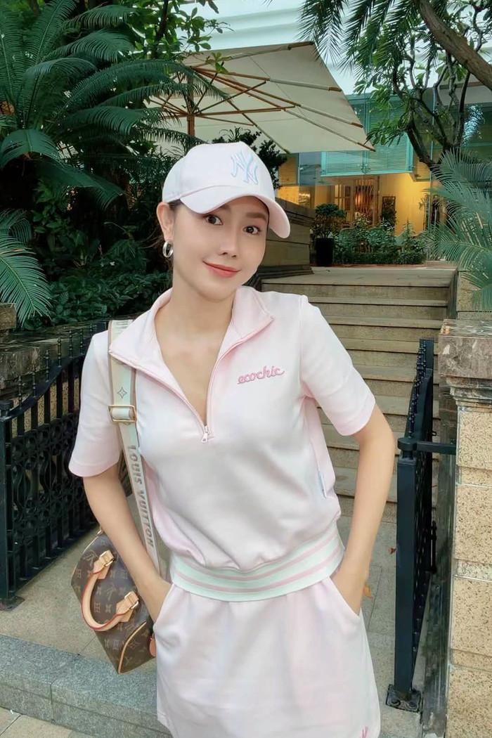Diễn viên Tường Vi thường xuyên cập nhật hình ảnh mới của bản thân trên mạng xã hội (Nguồn: FBNV)