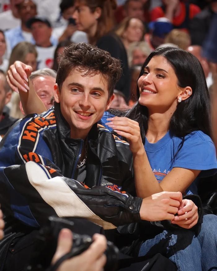 Kylie Jenner và Timotheé Chalamet ngày càng thoải mái công khai trước khán giả.