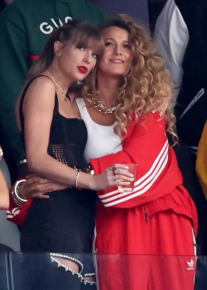 Một nguồn tin từng tiết lộ rằng những người thân cận với Taylor Swift đều biết Blake Lively có thể xuất hiện trong lễ cưới sắp tới.