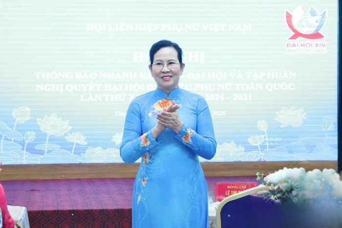 Bà Lê Thị Thủy, Ủy viên TƯ Đảng, Phó Chủ tịch UBTƯ MTTQ Việt Nam, Chủ tịch Hội LHPN Việt Nam, chủ trì hội nghị
