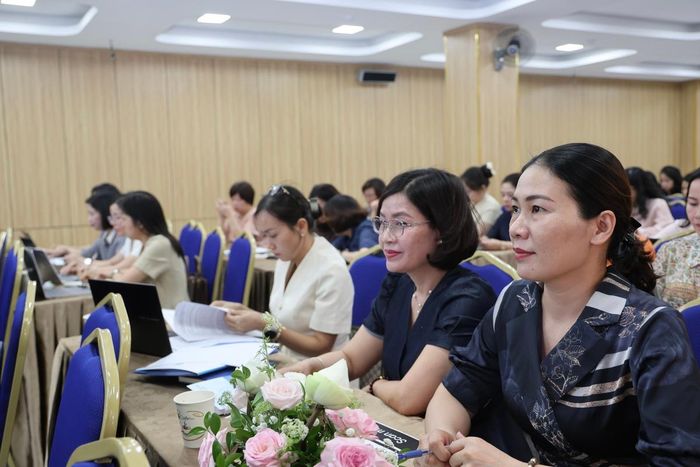 Các đại biểu tham dự hội nghị