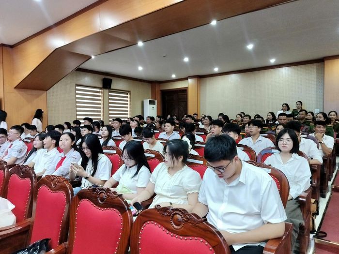 155 học sinh là con em cán bộ chiến sĩ Cục C10 đạt giải trong các kỳ thi chọn học sinh giỏi cấp Quốc gia, cấp tỉnh, thành phố trực thuộc Trung ương năm học 2025-2026.