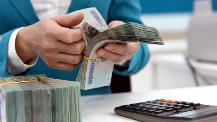 Có người khuyên nam sinh nên gửi tiết kiệm vì số tiền 23 triệu đồng hiện là quá ít