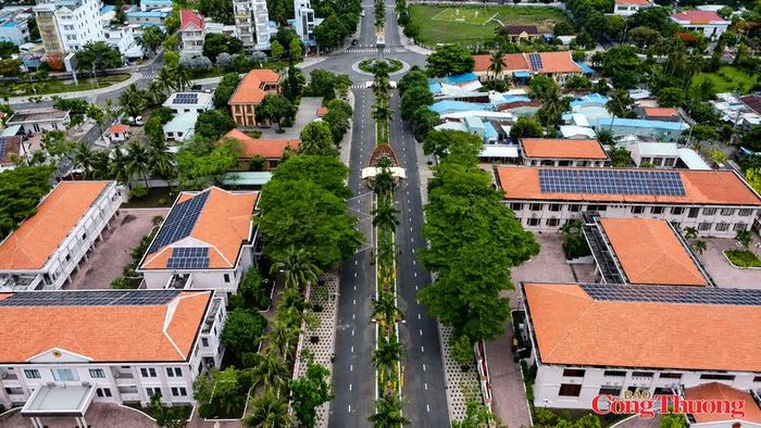 Chính quyền địa phương hai cấp không chỉ nâng cao hiệu quả phục vụ người dân mà còn mở thêm cơ hội phát triển kinh tế - xã hội cho Côn Đảo. Ảnh: Thanh Tuấn