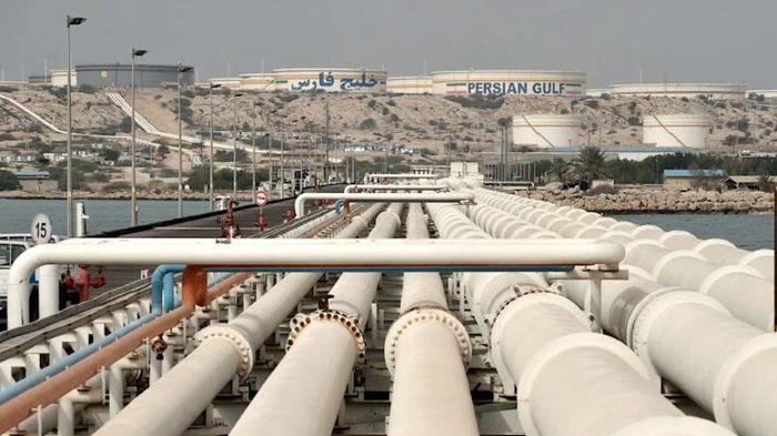 Giấy phép của Bộ Tài chính Mỹ cho phép Iran chính thức xuất khẩu dầu thô và nhận thanh toán bằng đồng USD Ảnh: AOL.