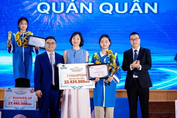 Em Vũ Lê Ánh Vân nhận danh hiệu Quán quân bảng Junior 1.