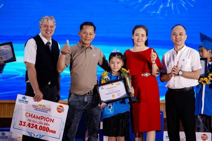 Em Trần Thùy Anh đạt danh hiệu quán quân bảng Primary 2.