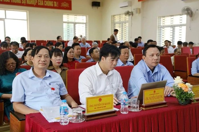 Các đại biểu dự kỳ họp.