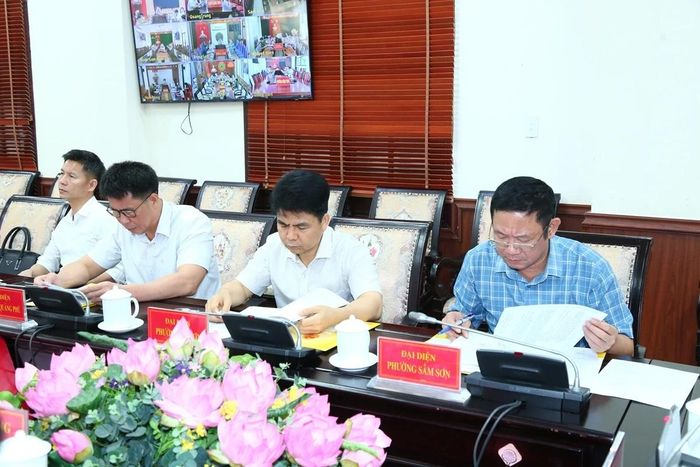 Các đại biểu dự buổi làm việc.