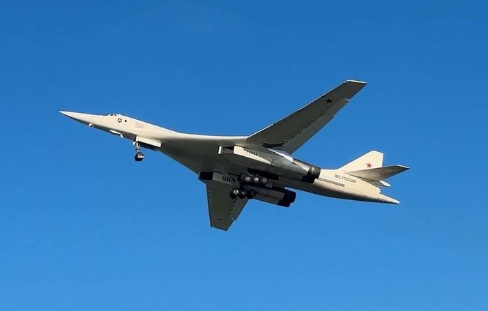 Máy bay ném bom chiến lược Tu-160 của Nga. Ảnh: TASS.