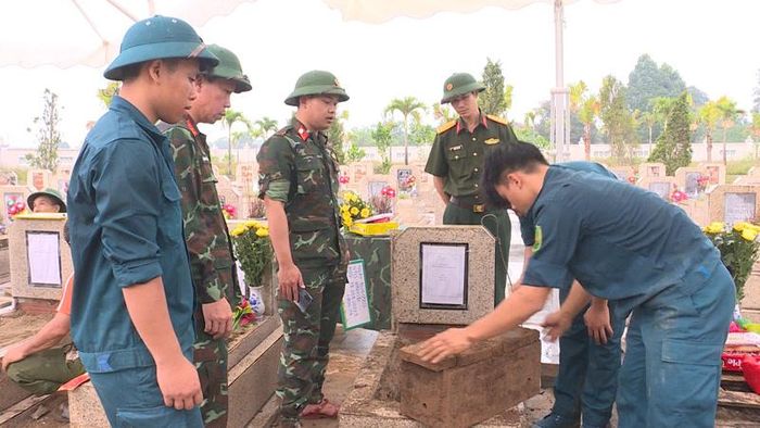 Công tác khai quật phần mộ liệt sĩ chưa xác định danh tính tại Nghĩa trang liệt sĩ xã Vĩnh Lộc. Mọi thao tác được cán bộ, nhân viên Đội lấy mẫu hài cốt liệt sĩ tỉnh Thanh Hóa thực hiện cẩn trọng, đúng quy trình, thể hiện sự thành kính và tri ân sâu sắc đối với các anh hùng liệt sĩ.